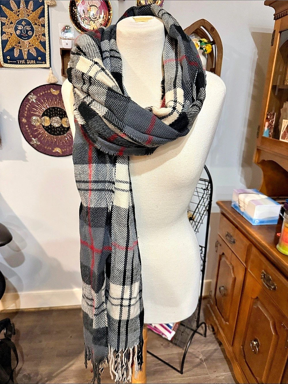 Plaid Scarf in Gray & White Like New